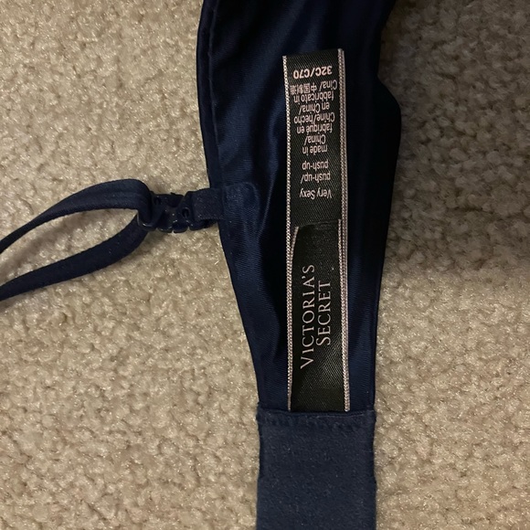 Victoria’s Secret bundle. Size 32C - Picture 8 of 9